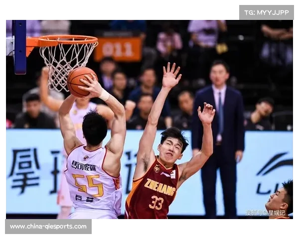 上海男篮对阵浙江比赛中的三个片段，勾勒职业篮球完整生态